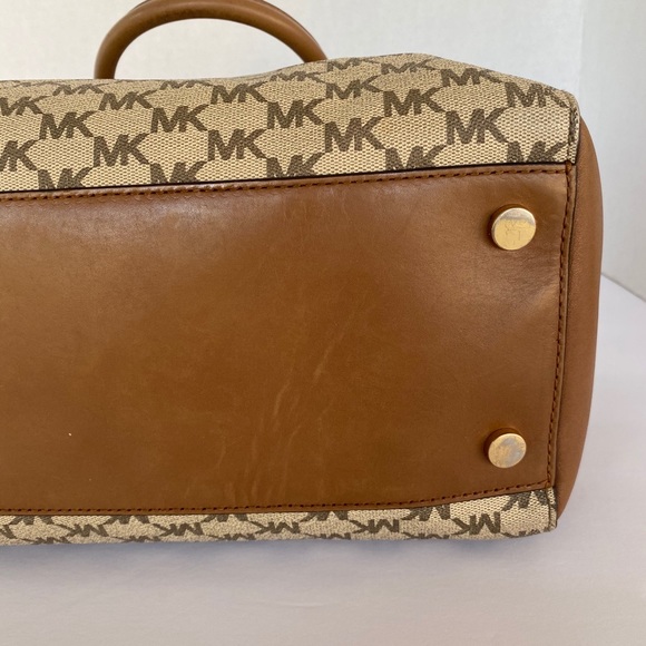 Michael Kors Handbag 🤎 - Picture 7 of 9